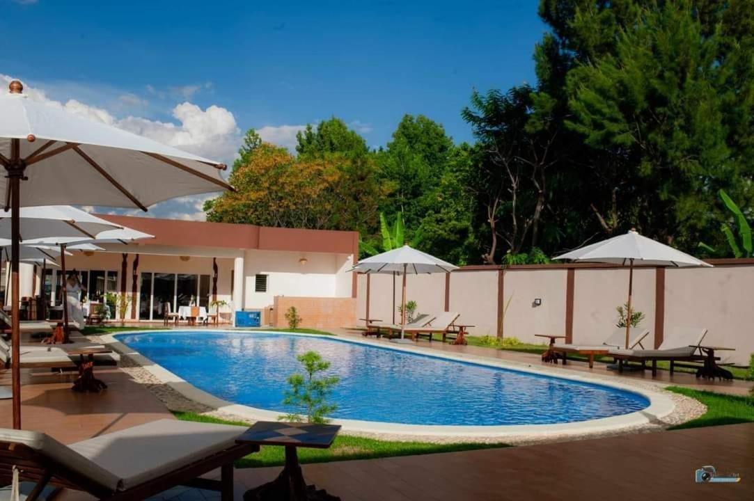 Bira Hotel Antsirabe Exterior foto